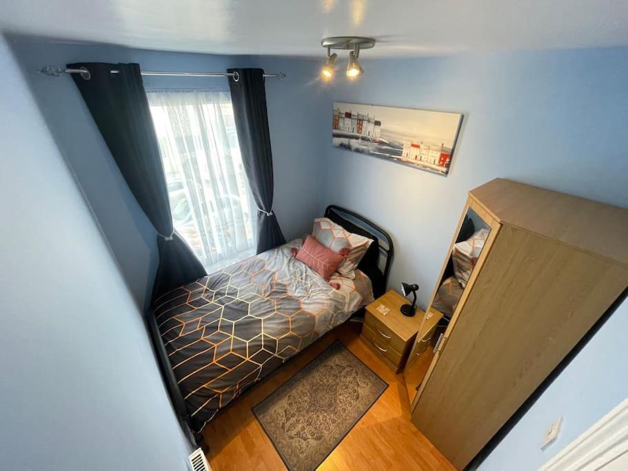 Beanies Lornestreet Four Bed House Swindon Exterior foto