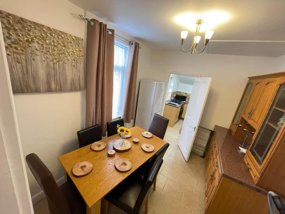 Beanies Lornestreet Four Bed House Swindon Exterior foto
