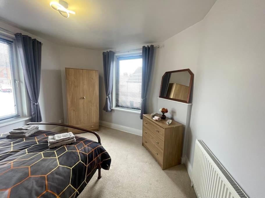 Beanies Lornestreet Four Bed House Swindon Exterior foto