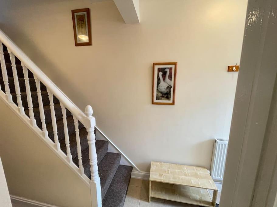 Beanies Lornestreet Four Bed House Swindon Exterior foto