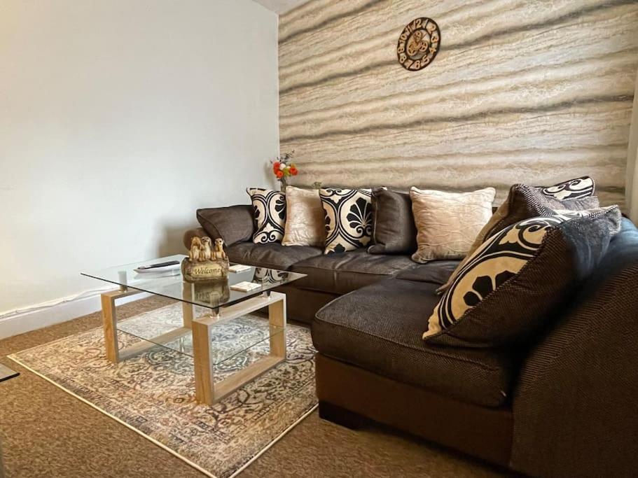 Beanies Lornestreet Four Bed House Swindon Exterior foto