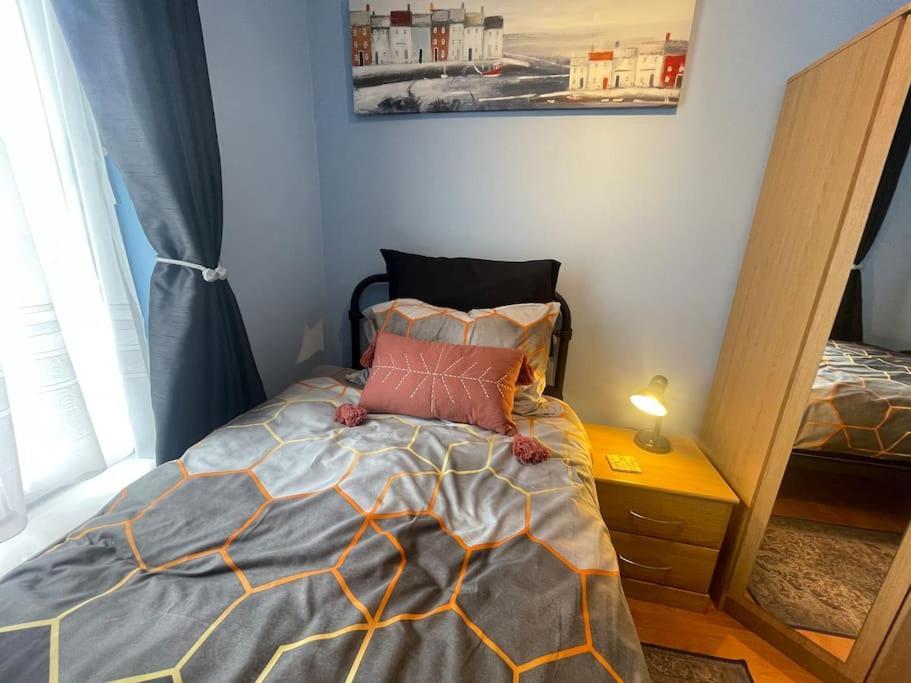 Beanies Lornestreet Four Bed House Swindon Exterior foto