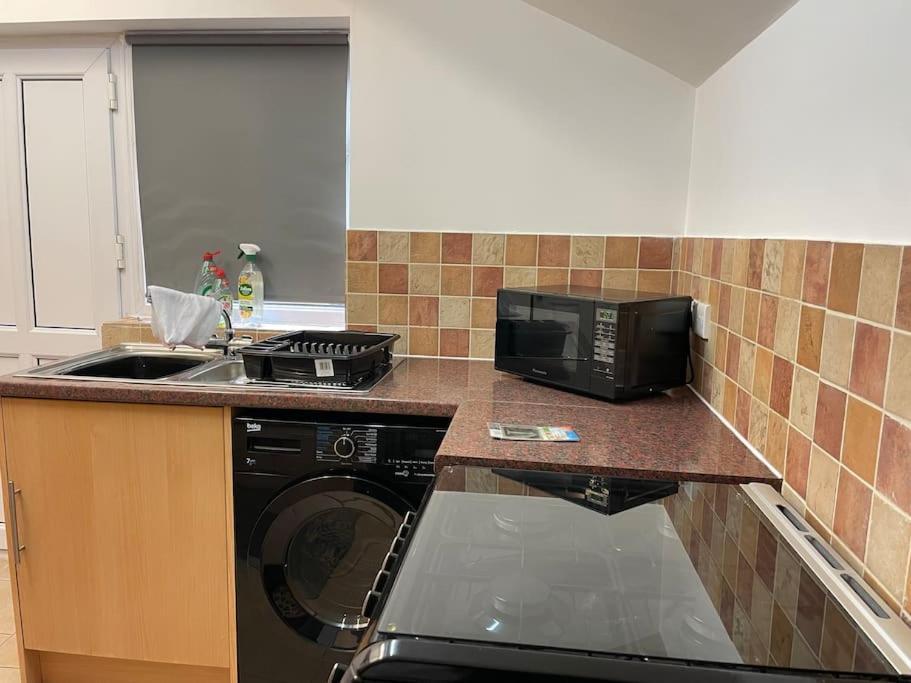 Beanies Lornestreet Four Bed House Swindon Exterior foto