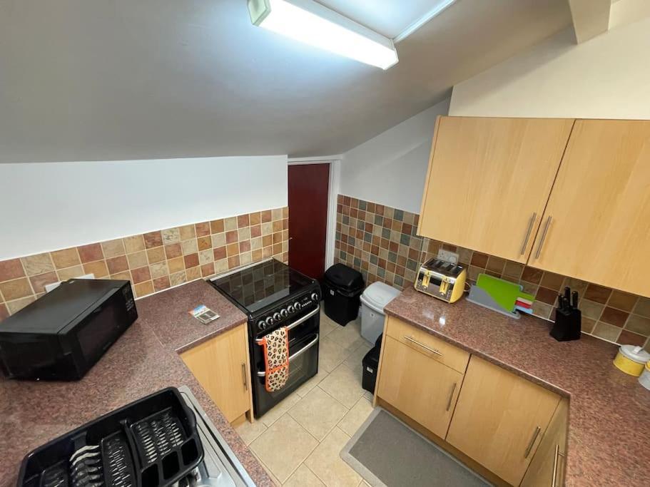 Beanies Lornestreet Four Bed House Swindon Exterior foto