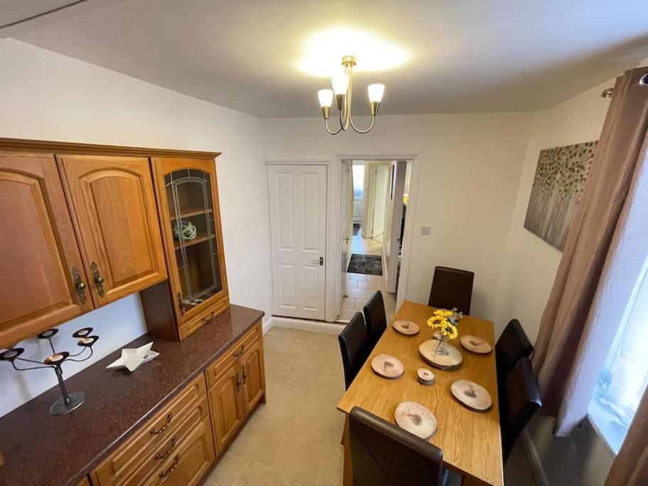 Beanies Lornestreet Four Bed House Swindon Exterior foto