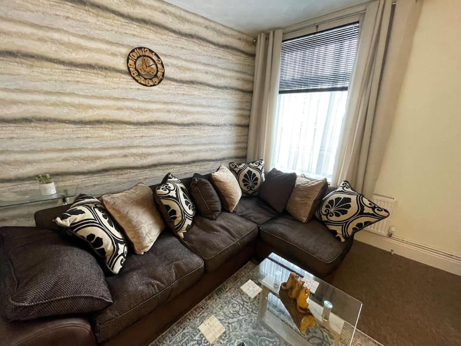 Beanies Lornestreet Four Bed House Swindon Exterior foto