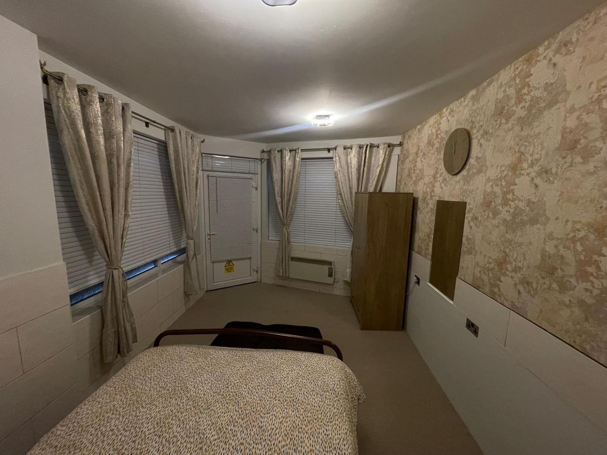 Beanies Lornestreet Four Bed House Swindon Exterior foto
