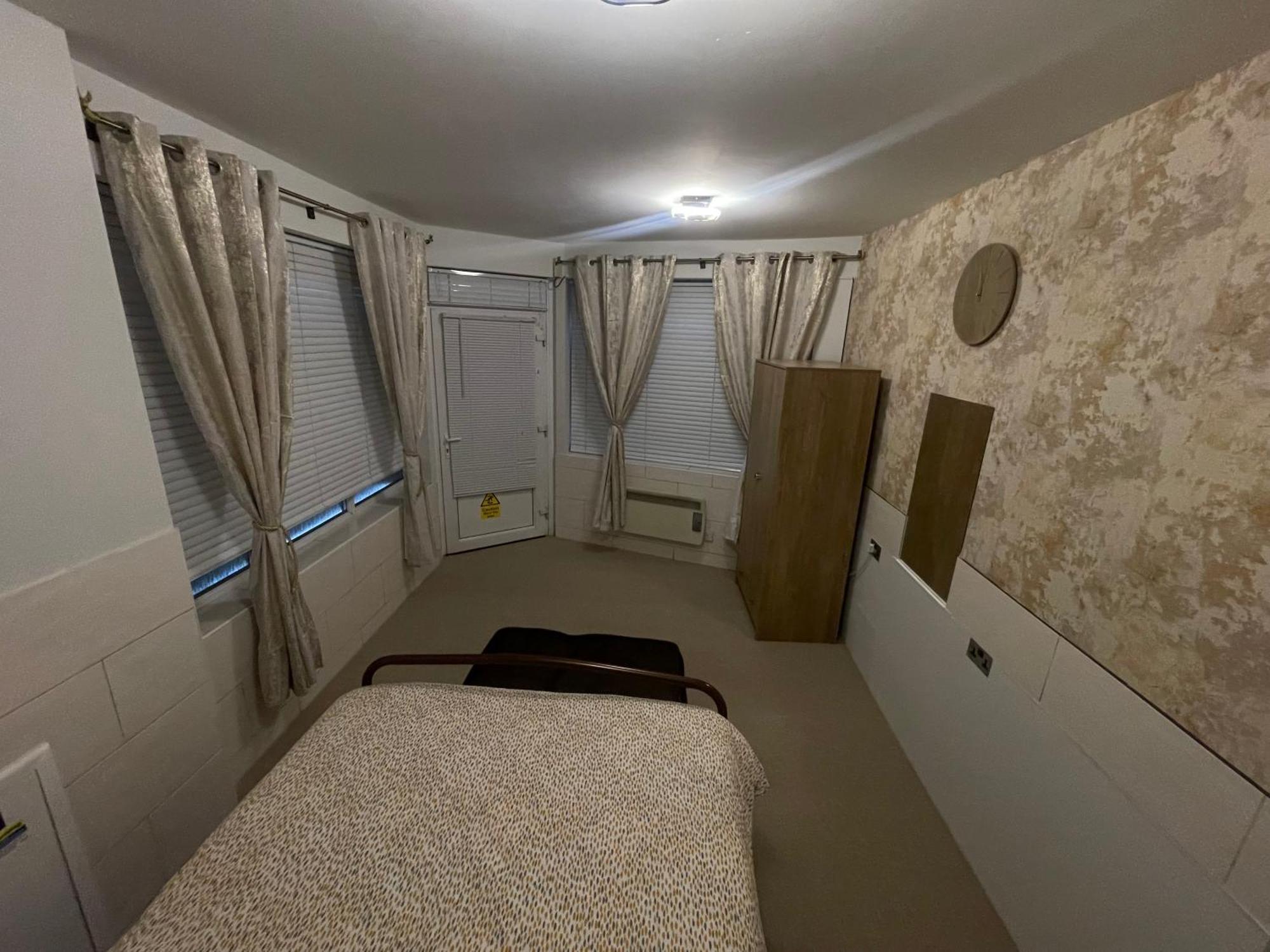 Beanies Lornestreet Four Bed House Swindon Exterior foto