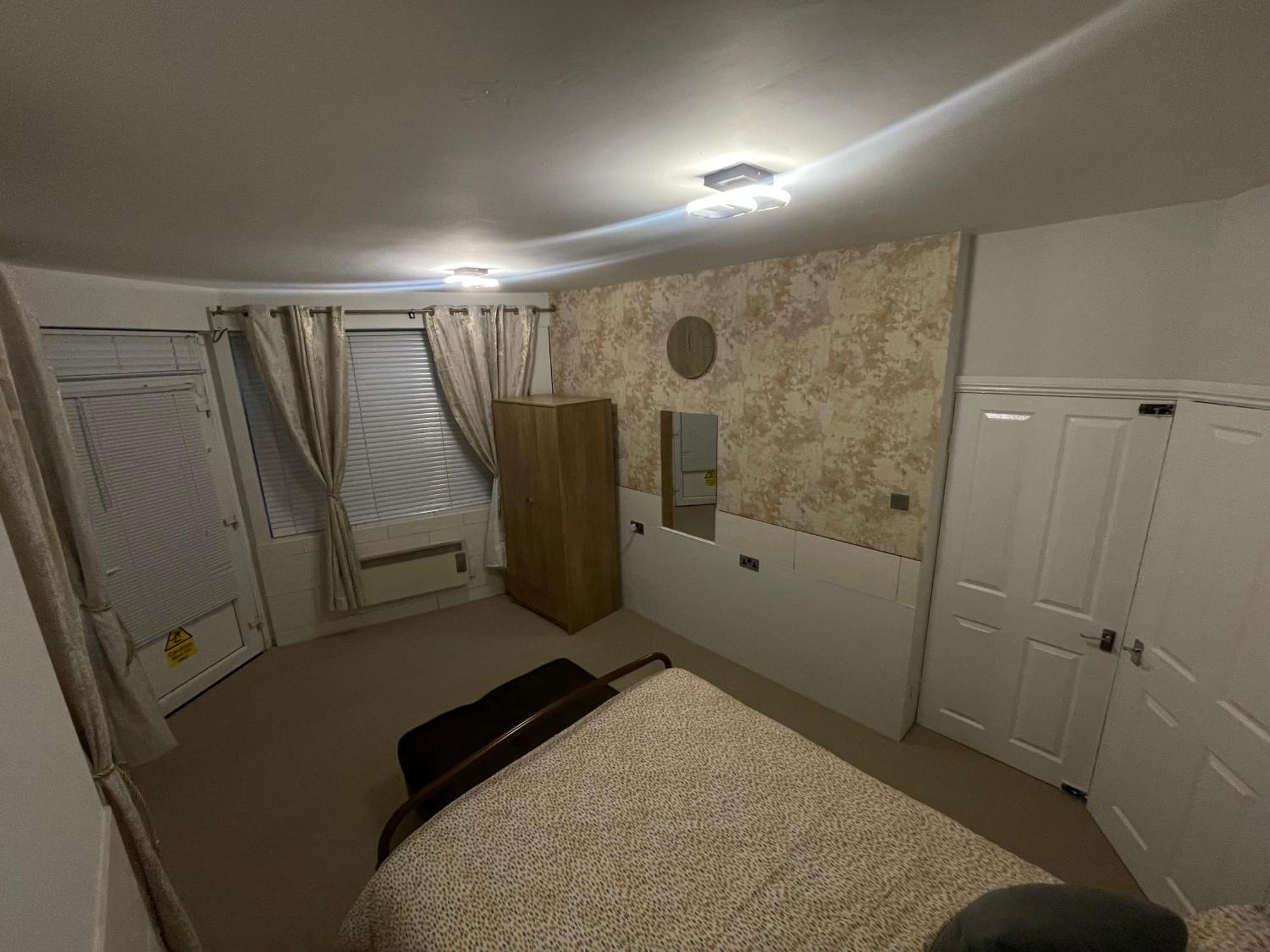 Beanies Lornestreet Four Bed House Swindon Exterior foto
