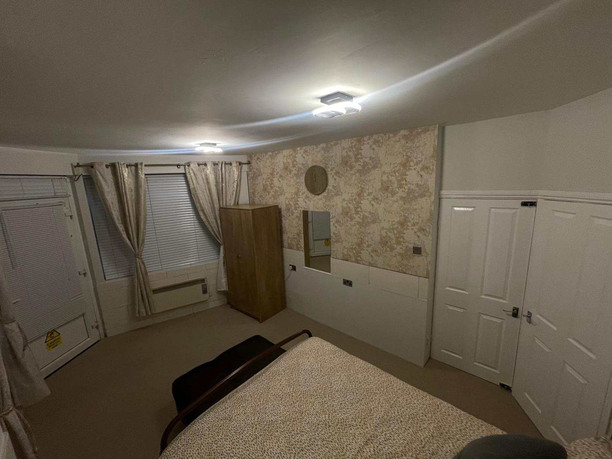 Beanies Lornestreet Four Bed House Swindon Exterior foto