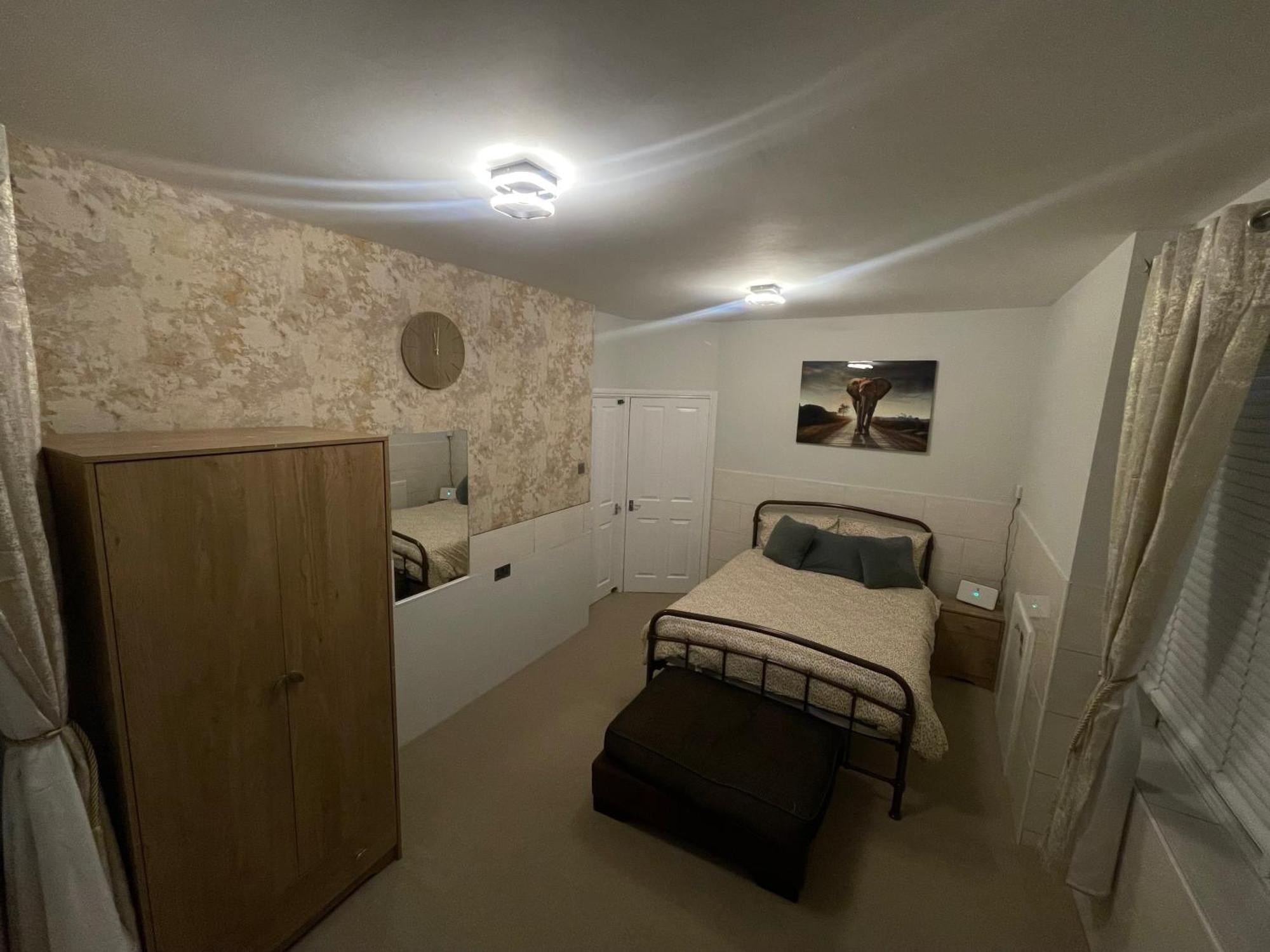 Beanies Lornestreet Four Bed House Swindon Exterior foto