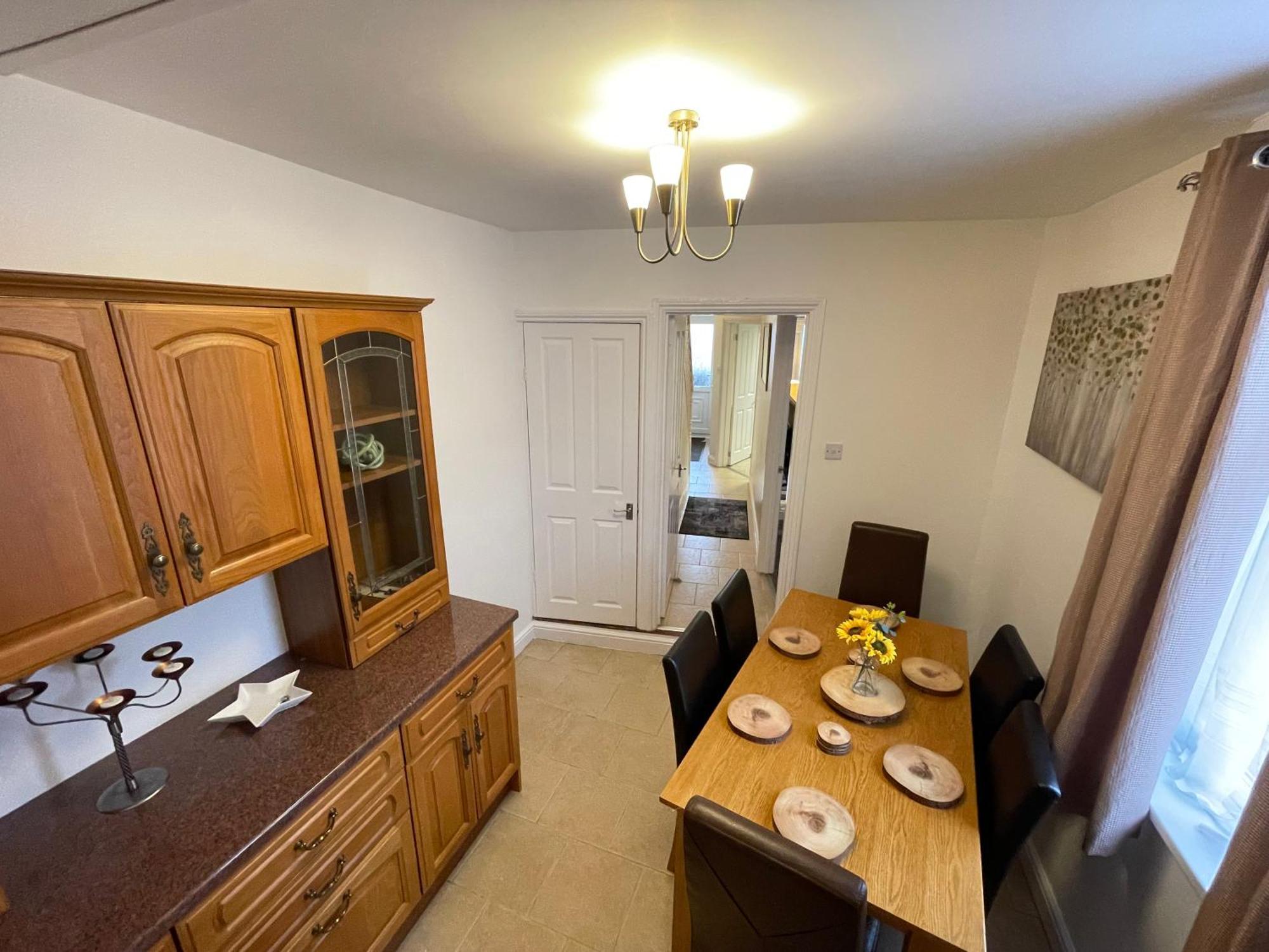 Beanies Lornestreet Four Bed House Swindon Exterior foto