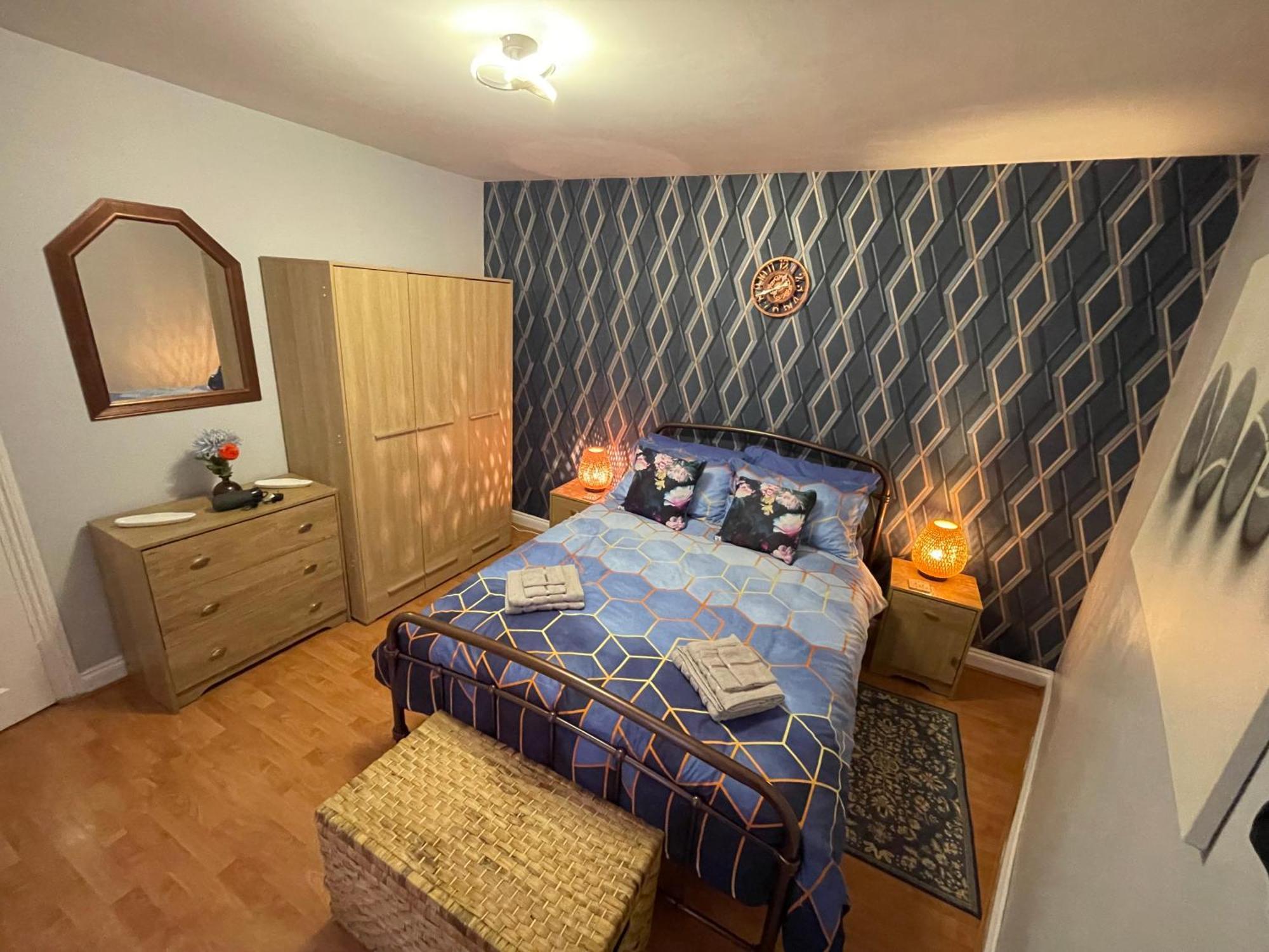 Beanies Lornestreet Four Bed House Swindon Exterior foto
