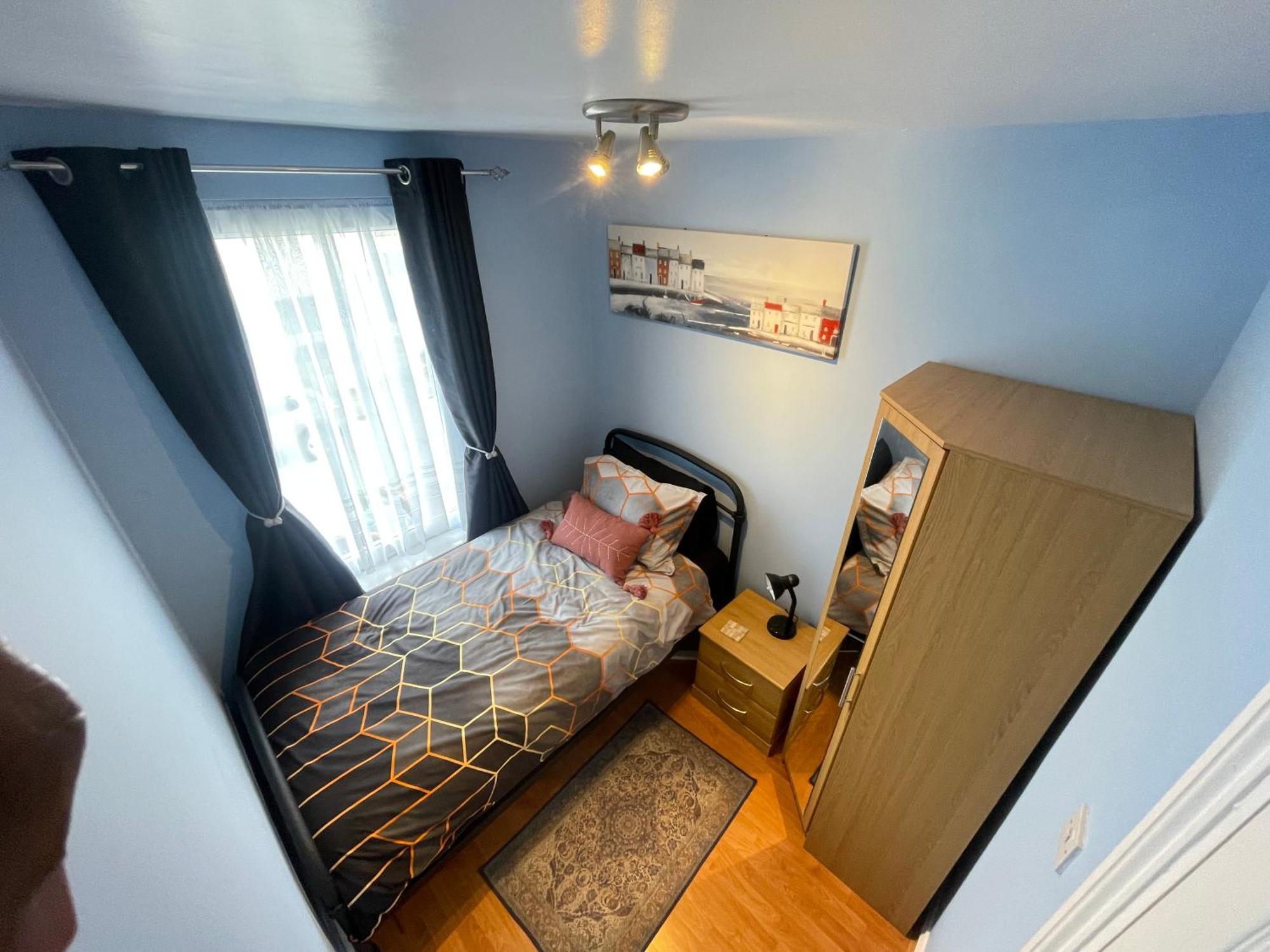 Beanies Lornestreet Four Bed House Swindon Exterior foto
