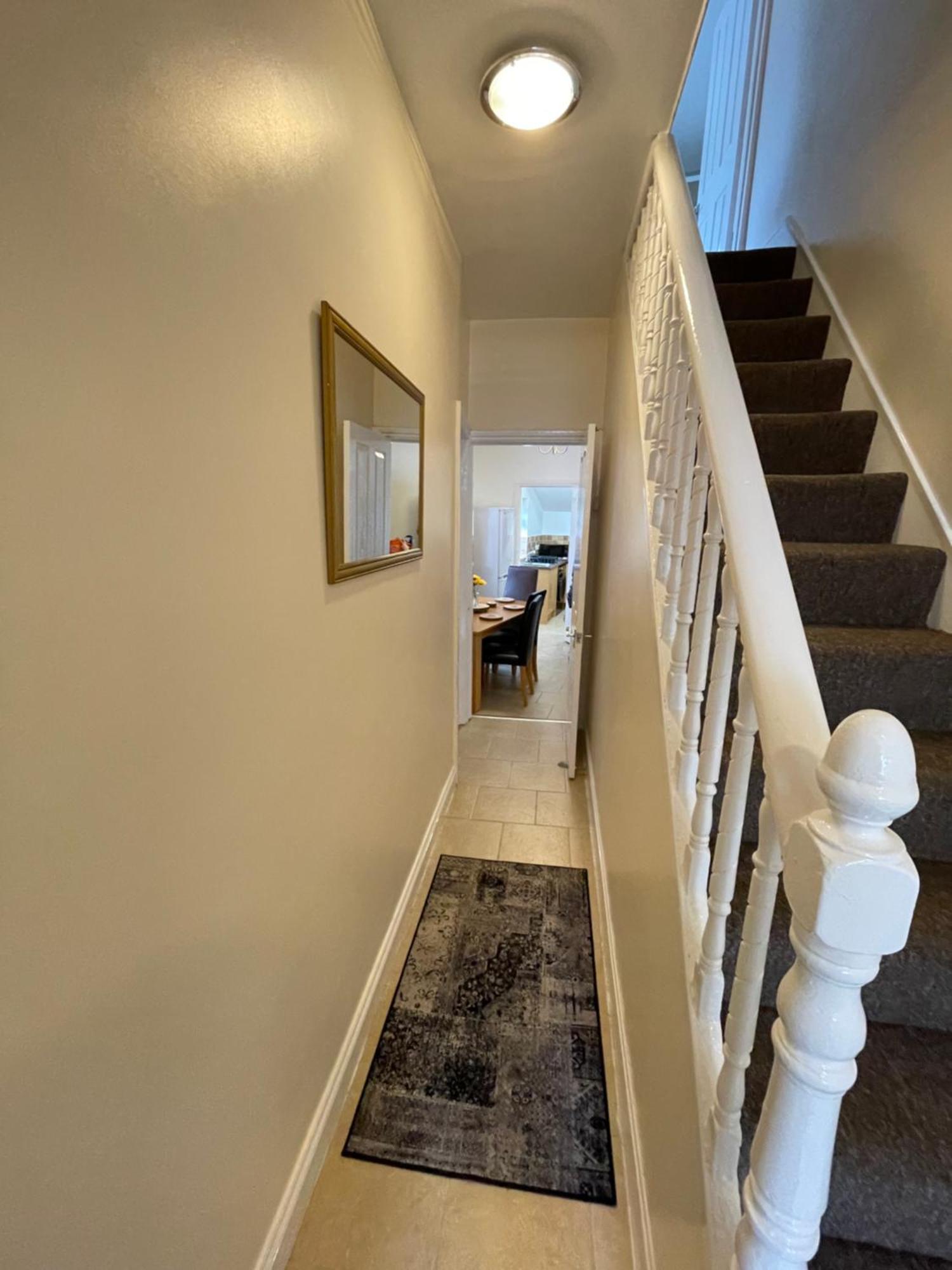 Beanies Lornestreet Four Bed House Swindon Exterior foto